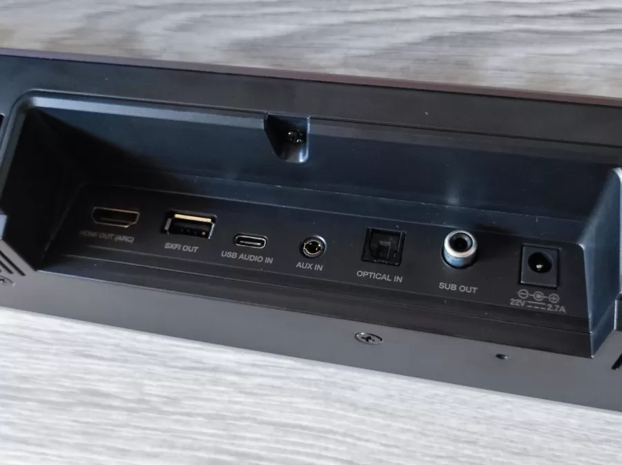Creative Sound Blaster Katana V2X Ports