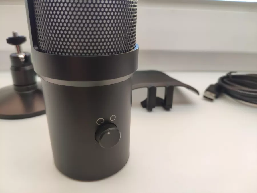 Creative-Live-Mic-M3-Mikrofon-7-scaled
