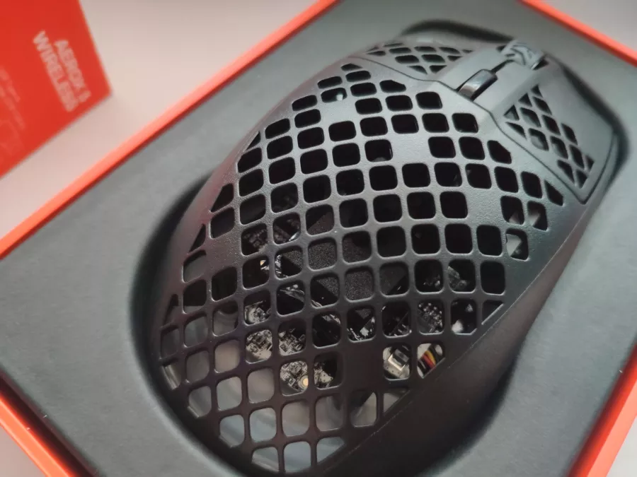 SteelSeries-Aeros-3-Wireless_05-scaled