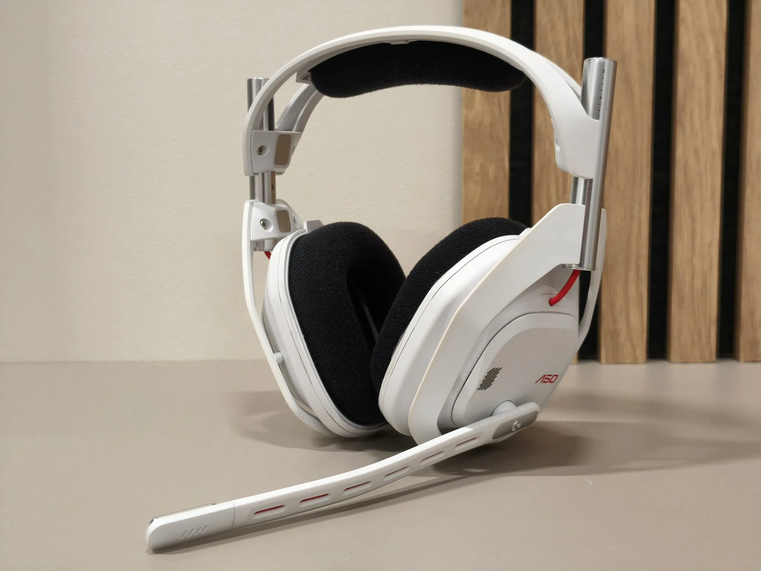 Logitech Astro A50 LIGHTSPEED 13