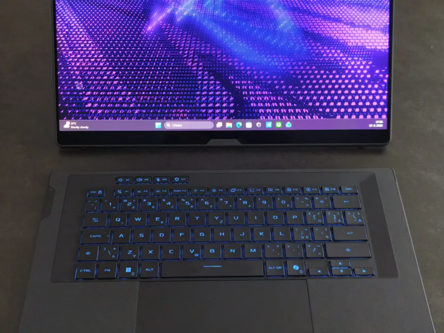 ROG Zephyrus Duo 2026 GX651AX - Recenzia 04