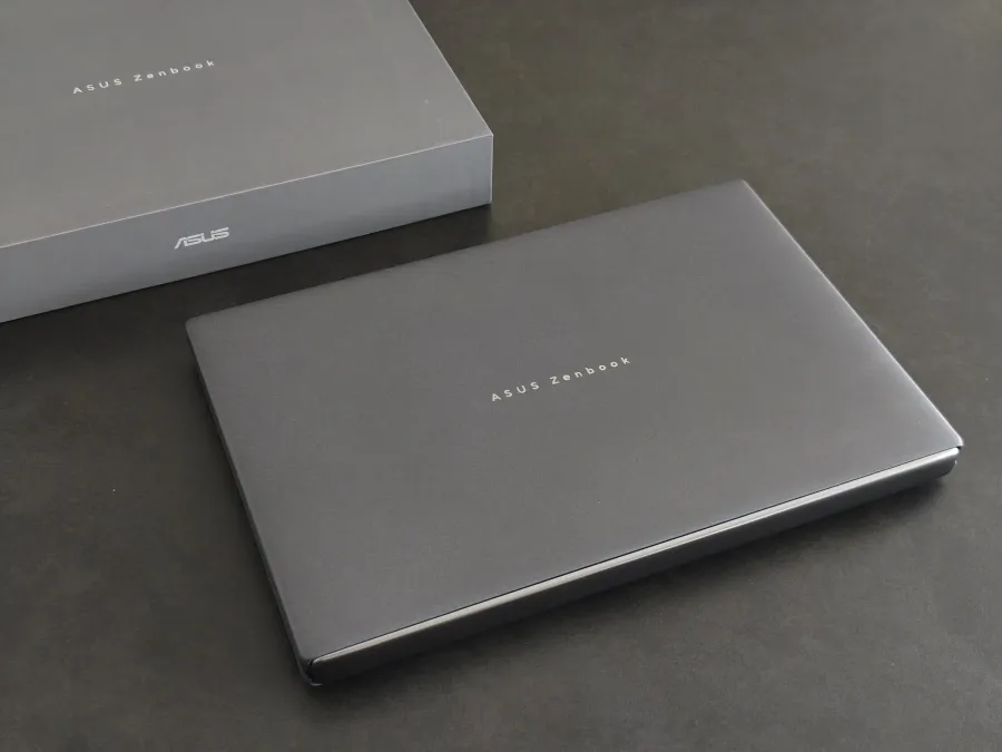 Asus Zenbook DUO 2026 UX8407AA notebook zatvoren&yacute;
