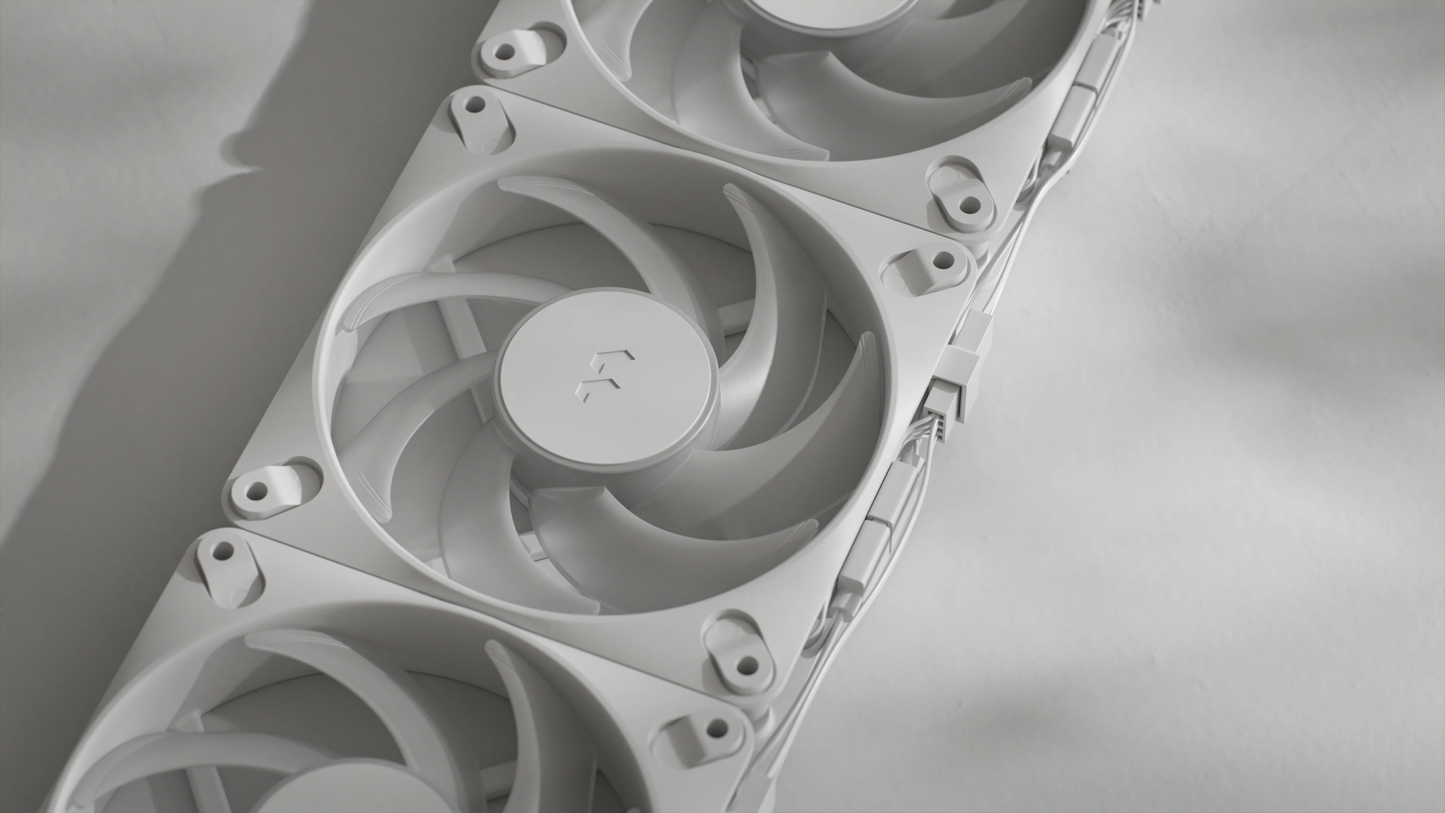 Fractal_Clean_Cable_Routing